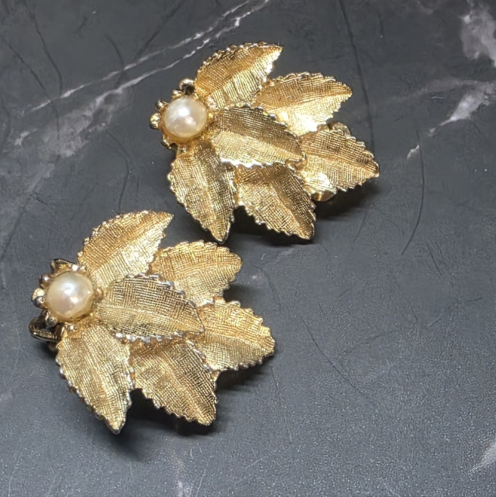 Vintage Gold Tone Leaf Clip-On Earrings with Pearl Center